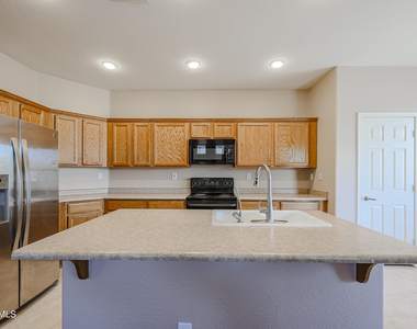 2470 W Warren Drive - Photo Thumbnail 8