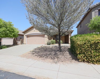 2470 W Warren Drive - Photo Thumbnail 2