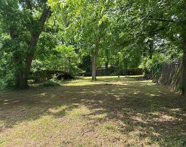 1139 Dudley Lane - Photo Thumbnail 7