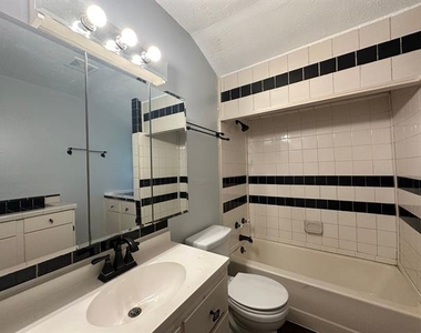 1139 Dudley Lane - Photo Thumbnail 5
