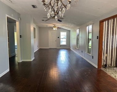 1139 Dudley Lane - Photo Thumbnail 3