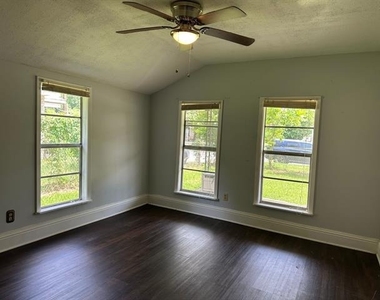 1139 Dudley Lane - Photo Thumbnail 6