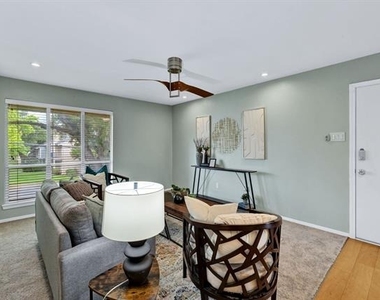 10536 Stone Canyon Road - Photo Thumbnail 3