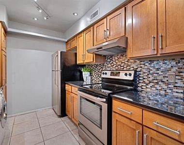 10536 Stone Canyon Road - Photo Thumbnail 6