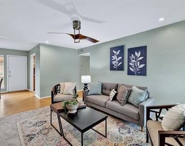10536 Stone Canyon Road - Photo Thumbnail 1