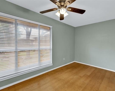 10536 Stone Canyon Road - Photo Thumbnail 14