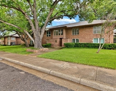 10536 Stone Canyon Road - Photo Thumbnail 13