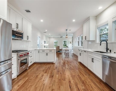 734 N Montclair Avenue - Photo Thumbnail 11