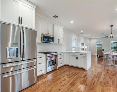 734 N Montclair Avenue - Photo Thumbnail 9