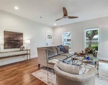 734 N Montclair Avenue - Photo Thumbnail 3