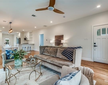 734 N Montclair Avenue - Photo Thumbnail 2