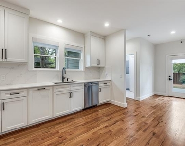 734 N Montclair Avenue - Photo Thumbnail 12