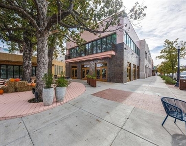 734 N Montclair Avenue - Photo Thumbnail 29