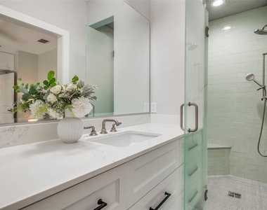 734 N Montclair Avenue - Photo Thumbnail 17