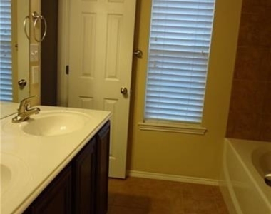 904 Mazatlan Court - Photo Thumbnail 12