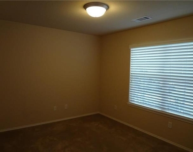 904 Mazatlan Court - Photo Thumbnail 6