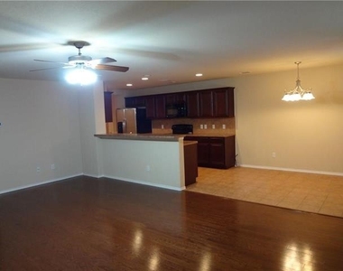 904 Mazatlan Court - Photo Thumbnail 2