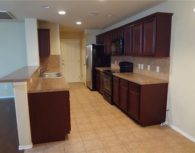 904 Mazatlan Court - Photo Thumbnail 3