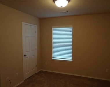 904 Mazatlan Court - Photo Thumbnail 7