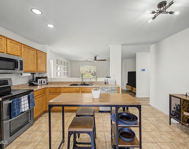 44836 W Gavilan Drive - Photo Thumbnail 14