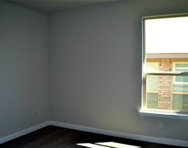 270 Irish Moss Drive - Photo Thumbnail 9