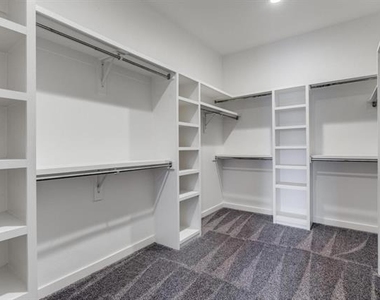 3816 Roseland Avenue - Photo Thumbnail 24