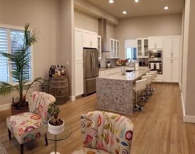 3816 Roseland Avenue - Photo Thumbnail 7
