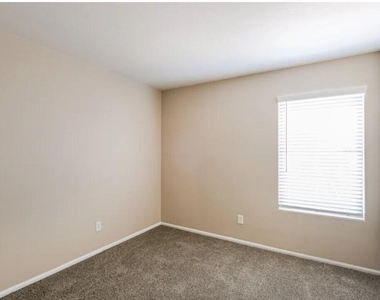 16590 W Melvin Street - Photo Thumbnail 11