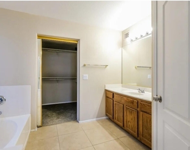 16590 W Melvin Street - Photo Thumbnail 9