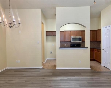 1213 Redman Avenue - Photo Thumbnail 3