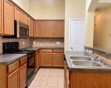 1213 Redman Avenue - Photo Thumbnail 5
