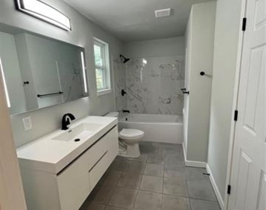 642 Astoria Avenue - Photo Thumbnail 10