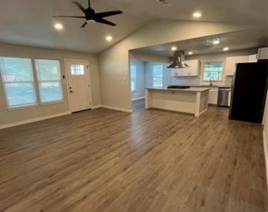 642 Astoria Avenue - Photo Thumbnail 6