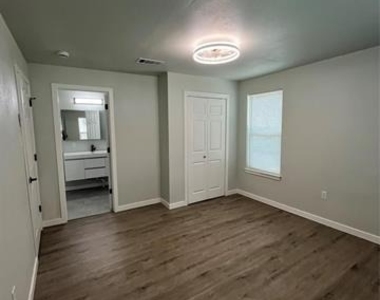 642 Astoria Avenue - Photo Thumbnail 15