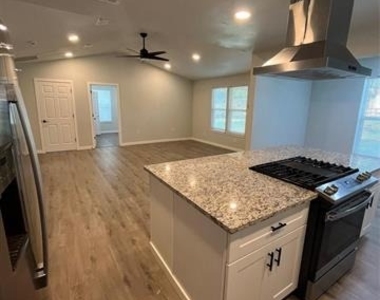 642 Astoria Avenue - Photo Thumbnail 2