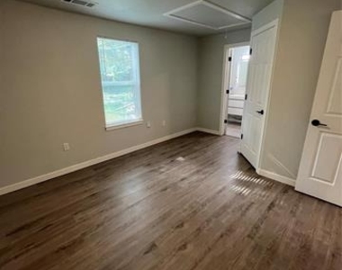 642 Astoria Avenue - Photo Thumbnail 13