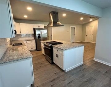 642 Astoria Avenue - Photo Thumbnail 4