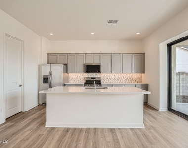15550 S 181st Lane - Photo Thumbnail 8