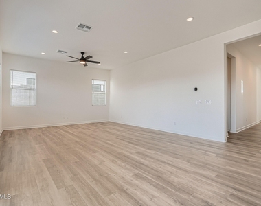15550 S 181st Lane - Photo Thumbnail 7