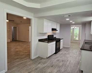 1204 Laurie Avenue - Photo Thumbnail 10