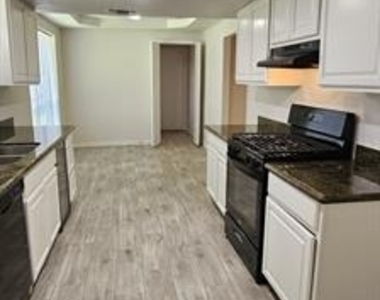 1204 Laurie Avenue - Photo Thumbnail 7