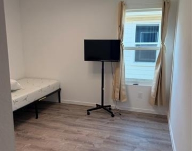1817 Ventasso Boulevard - Photo Thumbnail 10