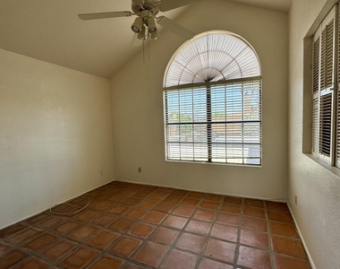 5704 E Aire Libre Avenue - Photo Thumbnail 15