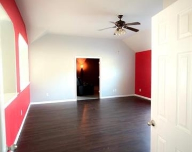 9309 Stonewood Drive - Photo Thumbnail 4