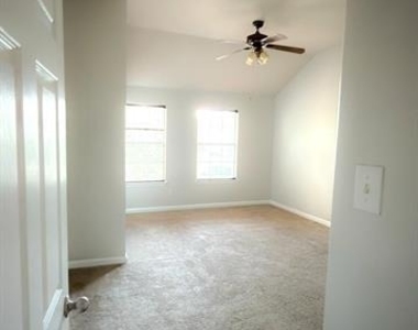 9309 Stonewood Drive - Photo Thumbnail 7
