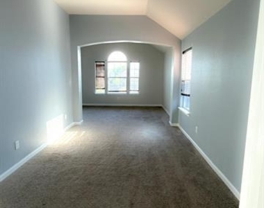 9309 Stonewood Drive - Photo Thumbnail 12