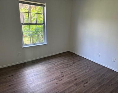 210-220 16th Street Se - Photo Thumbnail 5
