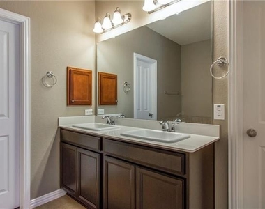 1404 Bluebird Drive - Photo Thumbnail 17