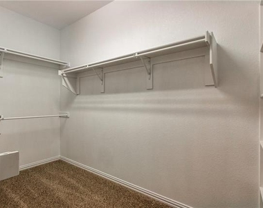 1404 Bluebird Drive - Photo Thumbnail 18