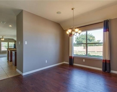 1404 Bluebird Drive - Photo Thumbnail 5